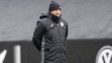 Prandelli durante un entrenamiento con el Valencia.