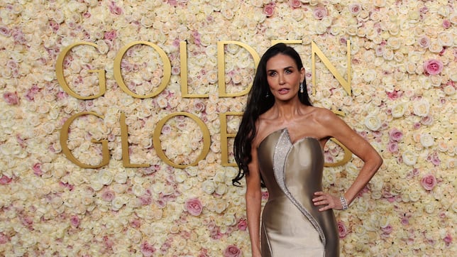 Demi Moore rompe en llanto tras ganar su primer Golden Globe: “estaba en un punto muy bajo”