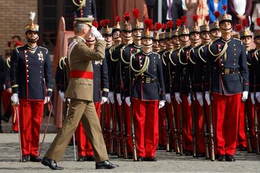 La princesa Leonor y El Rey Felipe VI en la jura de bandera en el Patio de Armas de la Academia General Militar de Zaragoza 