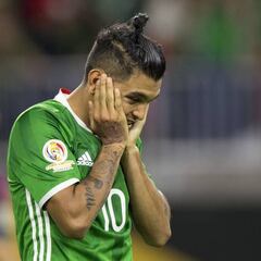 Tercer liderato del Tri, que ante Venezuela dejó escapar historia