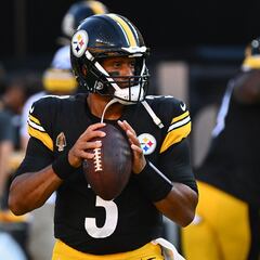 Mike Tomlin trabaja en relación con Russell Wilson