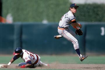 También jugador de los Detroit Tigers, Trammell estuvo en activo por 20 temporadas en la MLB. Fue el Jugador Más Valioso de la Serie Mundial de 1984, en la cual bateó para .450 con un doble y dos home runs.