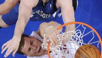 <b>DUELO DIRECTO. </b>Griffin machaca pese la oposición de Kevin Love.