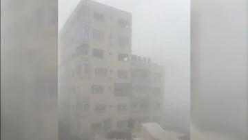 Mujer palestina muestra como es vivir cerca de los ataques aéreos en Gaza