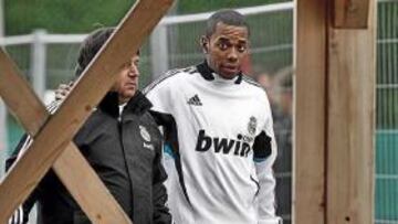 <b>NEGOCIACIÓN. </b>Robinho se debate entre el Madrid y el Chelsea.