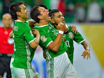 En el repechaje rumbo al Mundial de Brasil 2014, Chicharito contribuyó en la goleada con un gol.