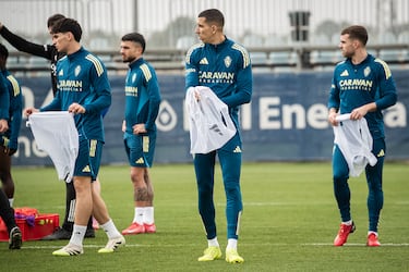 El Yamiq se reincorpora al grupo bajo la mirada de Lalo Arantegui