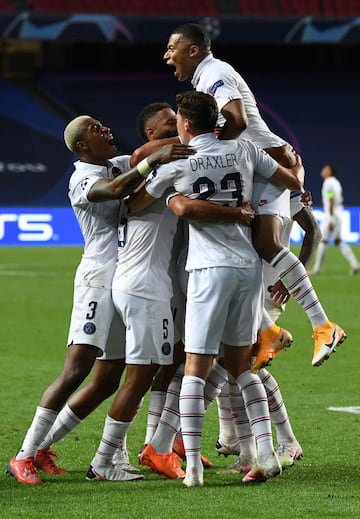 Atalanta de Bérgamo y el París Saint Germain se enfrentaron por los cuartos de final de la Champions League en el Estadio da Luz en Lisboa.