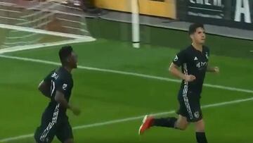 Felipe Gutiérrez se lució en la MLS con este doblete de penal