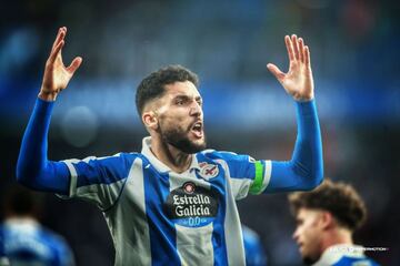 40 minutos ha necesitado Zakaria (21?, del encuentro ante el Eibar; y 19, contra el Almera) para anotar su primer gol como jugador del Deportivo. ?Y vaya gol! Dos toques y para dentro. Uno de espaldas, otro para acomodar y disparo desde fuera del rea, para estrenar su cuenta.