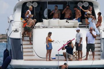 Las fotos de Neymar en Ibiza que suscitan comentarios