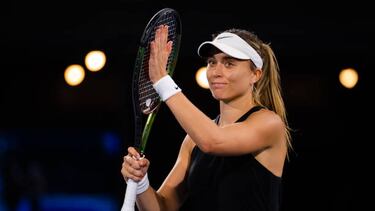 Paula Badosa celebra su victoria ante Anett Kontaveit en el reciente torneo de Adelaida, que tuvo que abandonar por lesión.