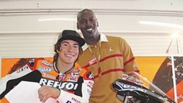 <b>EN EL BOX DE HAYDEN.</b> Jordan visitó a su compatriota Nicky y se interesó por los detalles técnicos de la Honda RCV de MotoGP.