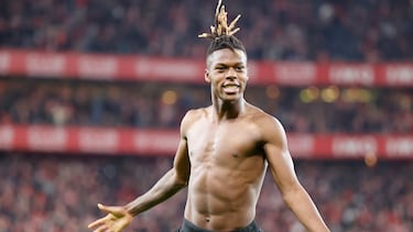 El delantero del Athletic Nico Williams celebra su gol, cuarto del equipo vasco ante el FC Barcelona, durante el partido de los cuartos de final de la Copa del Rey.
