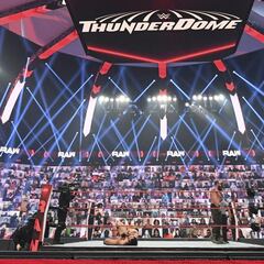 Strowman se cuela en el duelo entre Lashley y McIntyre