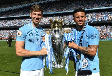 Stones y Walker.
