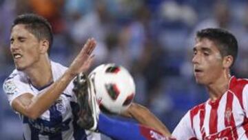 José Ángel trata de controlar el balón