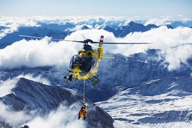 Aumentan las imprudencias en los Alpes: Todos los das va gente en chanclas a la monta?a 