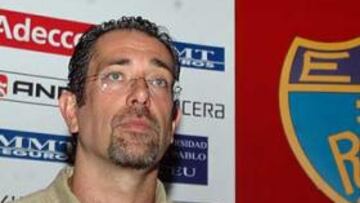 <B>PROBLEMA.</B> La marcha de Jiménez sería un duro golpe Orenga en su primera temporada como técnico de Estudiantes.