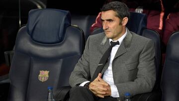 Barcelona&#039;s Spanish coach Ernesto Valverde sits on the bench during the UEFA Champions League group B football match between FC Barcelona and Tottenham Hotspur at the Camp Nou stadium in Barcelona on December 11, 2018. (Photo by LLUIS GENE / AFP)
