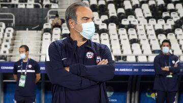 RIO DE JANEIRO, BRAZIL - JUNE 14: Head coach of Chile Martin Lasarte looks on before a Group A match between Argentina and Chile at Estadio Ol&iacute;mpico Nilton Santos as part of Copa America Brazil 2021 on June 14, 2021 in Rio de Janeiro, Brazil. (Photo by Wagner Meier/Getty Images)