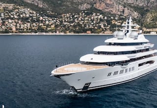 Un oligarca ruso visita España en su superyate de 130 millones de euros: “Como si jugara al Monopoly, comprando todo”