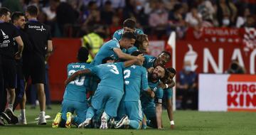 2-3. Karim Benzema celebra el tercer gol que anota en el minuto 91.