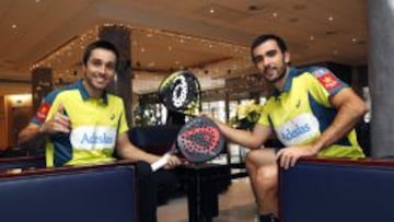 Bela (izda.) y Lima, en su hotel de Madrid.