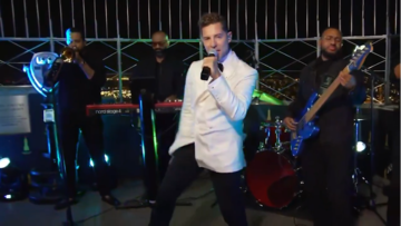 David Bisbal canta su ‘Todo es posible en Navidad’ desde lo más alto del Empire State