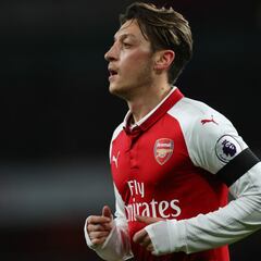 Wenger rules out Özil sale as Wilshere contract talks continue