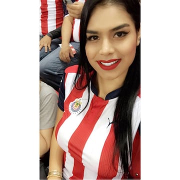 ¿Quién gana el duelo de bellezas entre Chivas y Pumas?