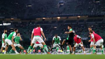 William Carvalho y Willian José, en el calentamiento.