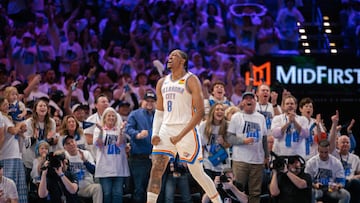 Jalen Williams, en plena celebración con el público enfervorecido durante la exhibición de los Thunder contra los Grizzlies.