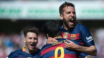 Jordi Alba celebrando uno el tercer gol de Luis Suárez.