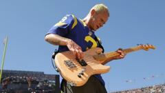 Los Red Hot Chili Peppers tocaron antes del primer partido NFL en Los Angeles en 22 años. Lo que no sabemos es si la elección del grupo fue acertada, ya que los Rams venían de que los 49ers les hiciesen todo un "Californication".