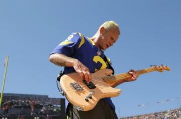 Los Red Hot Chili Peppers tocaron antes del primer partido NFL en Los Angeles en 22 años. Lo que no sabemos es si la elección del grupo fue acertada, ya que los Rams venían de que los 49ers les hiciesen todo un "Californication".