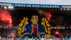Supporters cheer behind a giant tifo depicting Paris Saint-Germain's French forward #07 Kylian Mbappe before the French L1 football match between Paris Saint-Germain (PSG) and Toulouse (TFC) on May 12, 2024 at the Parc des Princes stadium in Paris. (Photo by MIGUEL MEDINA / AFP)