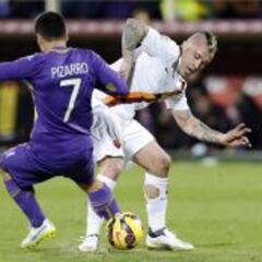 Fiorentina y Pizarro negocian su renovación por un año más