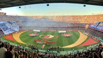 La afición del Barça pitó y la del Valencia aplaudió el himno