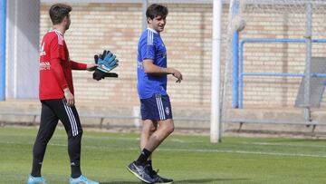 Iván Azón se retira al gimnasio.