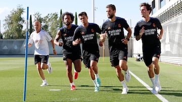 Pintus exigi&oacute; en el primer d&iacute;a. En la imagen, corriendo con Marcelo, Brahim, Nacho y Odriozola