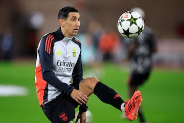 Benfica's Argentine forward #11 Angel Di Maria warms up prior to the UEFA Champions League, league phase day 5, football match between AS Monaco and SL Benfica at the Stade Louis-II in Monaco, on November 27, 2024. (Photo by Valery HACHE / AFP)