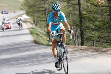 Nibali repitió victoria en Italia en 2016. Una de las ediciones más disputadas que se recuerda en la ronda italiana. Tras una primera semana mala fue remontando y consiguió  la maglia rosa en la penúltima etapa.