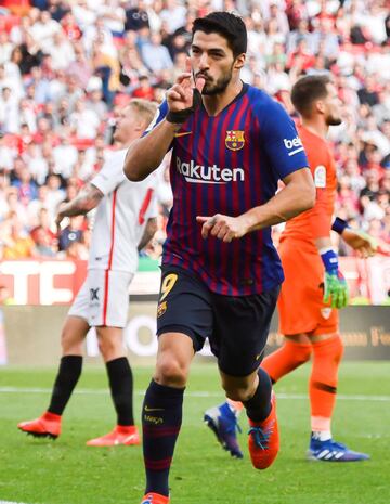 El jugador del Barcelona, Luis Suárez, celebra el definitivo 2-4 al Sevilla. 