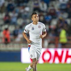 Roberto Alvarado es baja de Cruz Azul por tema familiar
