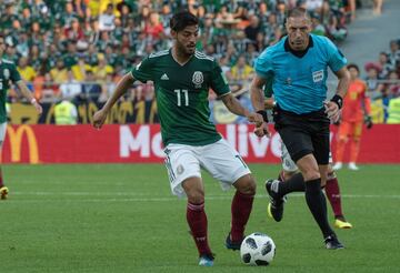 Luego de ganar el mundial Sub 17 con la selección mexicana llegó a Inglaterra con el Arsenal, sin embargo no debutó con los "Gunners" y fue a préstamo con el Celta de Vigo, equipo, que a su vez lo cedió al Salamanca de la Segunda División de España y fue ahí donde debutó en 2006.