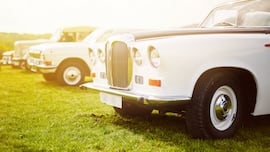 Abren un antiguo contenedor de chatarra oculto durante 27 años y se topan con un tesoro automovilístico de los 70