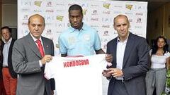 Cicinho no jugó el jueves pensando en el Sevilla