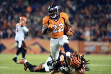 Y C. J. Anderson completar¨ªa la remontada con un touchdown de carrera de 39 yardas a falta de 11 minutos y medio para el final del partido, situando a los Broncos por primera vez en cabeza: 17 a 14 tras el extra point. El running back fue el m¨¢ximo corredor de Denver con 73 yardas, a las que sum¨® otras 8 en una ¨²nica recepci¨®n.