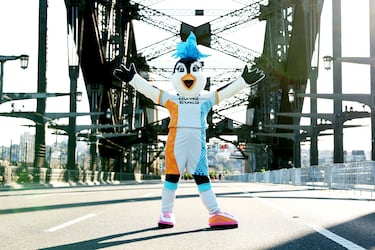 Así explica la FIFA la elección de Tazuni. “El nombre Tazuni™ es una fusión de su hogar, el mar de Tasmania, y la “unidad”, un valor clave del evento que será organizado conjuntamente por Australia y Nueva Zelanda en 2023. El pingüino adolescente amante del fútbol traerá la emoción del torneo e inspirará a una nueva generación de fanáticos.